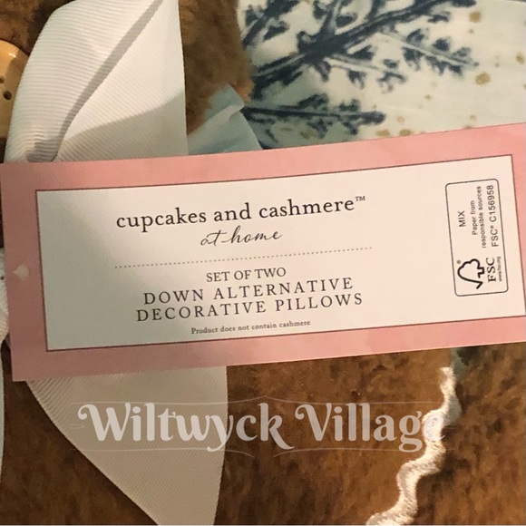 Cupcakes and Cashmere Sherpa Gingerbread Man and Woman Pillow Couple Set - Picture 7 of 8